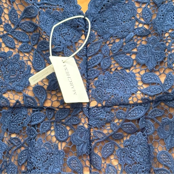 MARCHESA**Elegant Blue Guipure Lace Off-Shoulder Midi Dress**US 8**$795 - Picture 7 of 7